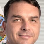 flavio-bolsonaro-deixa-brasil-asilo-eua-16x9