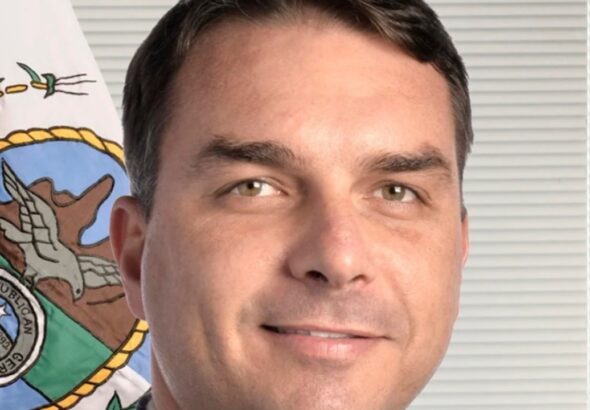 flavio-bolsonaro-deixa-brasil-asilo-eua-16x9