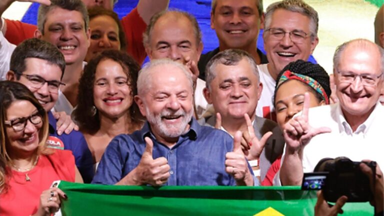 Há 4 anos, Lula derrotava Jair Bolsonaro e era eleito presidente pela terceira vez